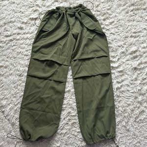 Kaki parachute pants